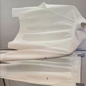ALO Yoga Cream Crew Neck Sweater